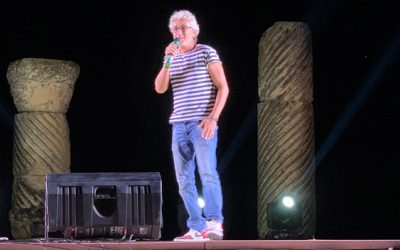 David Fernández une humor e historia en el majestuoso Parque de Segóbriga, mientras Luis Piedrahita demuestra su ingenio en Arrecife